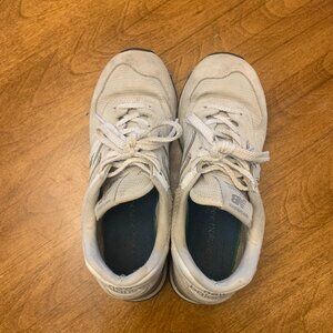 Women's 8 New Balance 574s